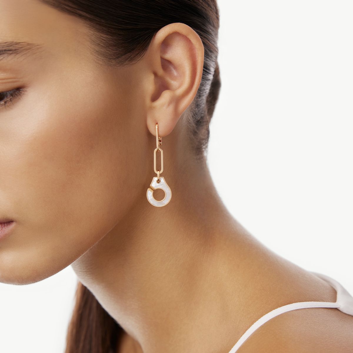 Pendientes largos Menottes dinh van de nácar