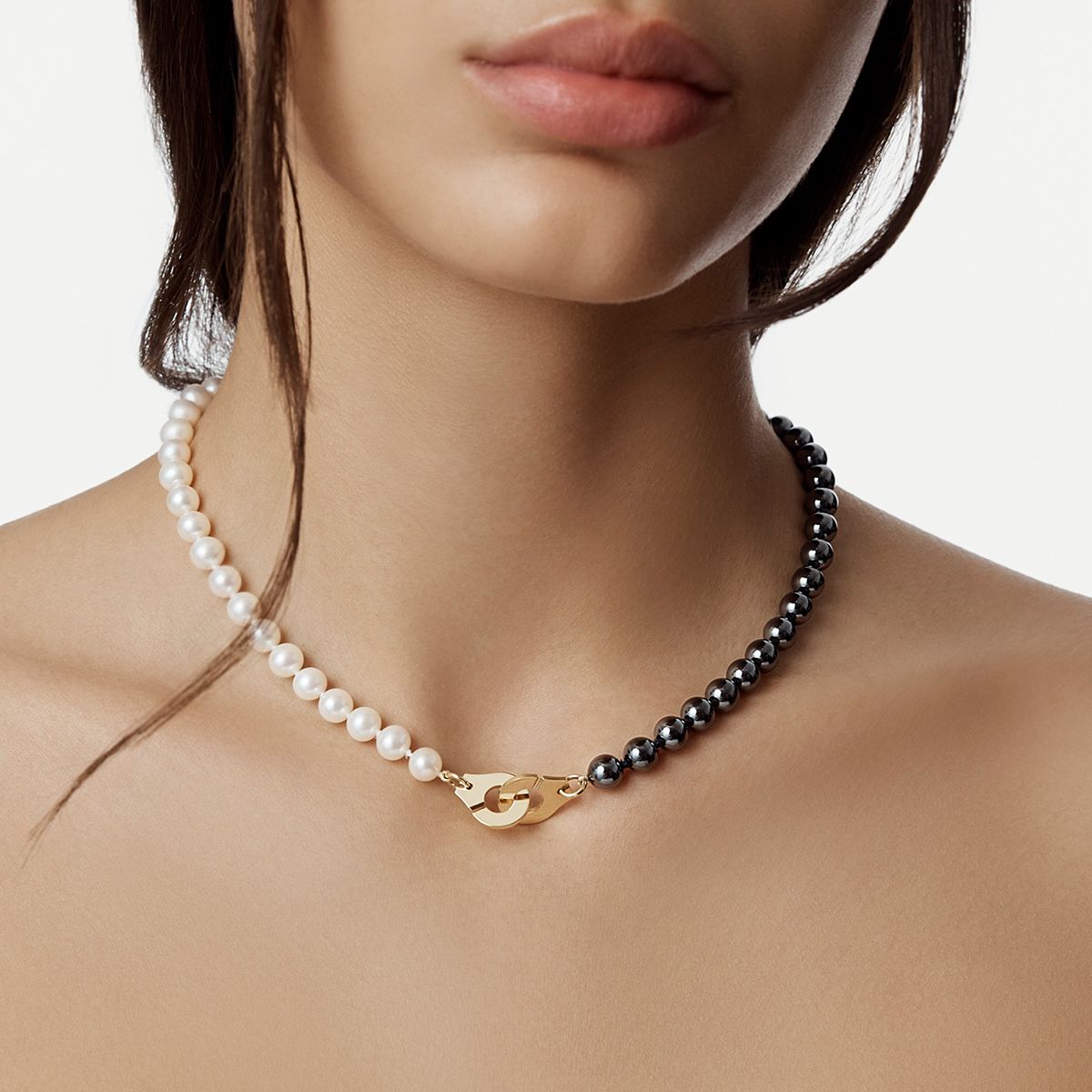 Collier de perles et hématites Menottes dinh van moyen modèle