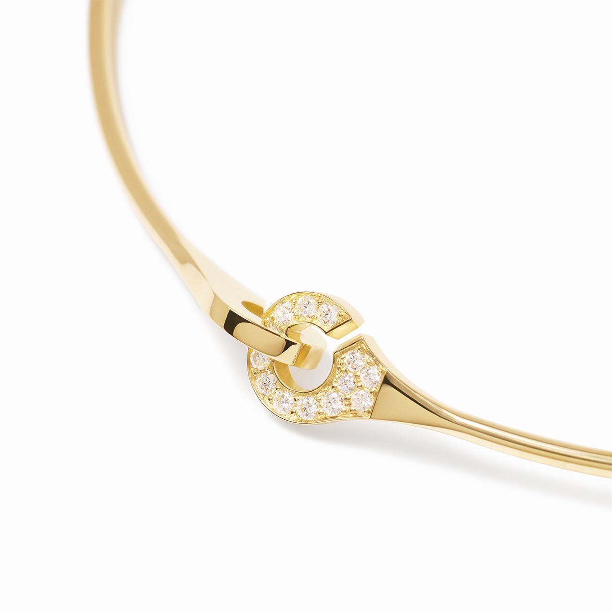 Collier Torque Menottes dinh van sculptées demi-pavé