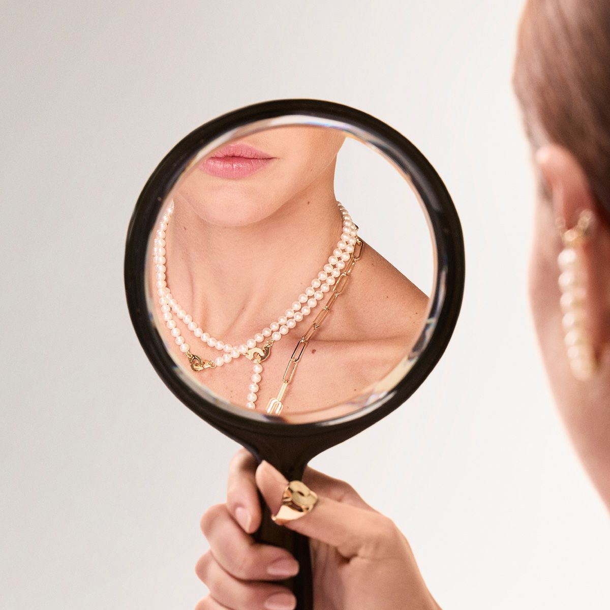 Collar de perlas Menottes dinh van modelo mediano 